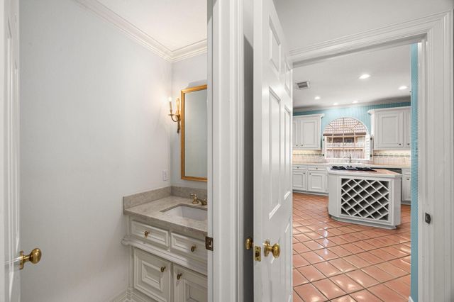 15914 S Barkers Landing Road, Houston, TX 77079