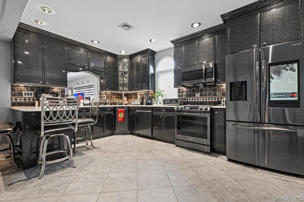 2555 Arleigh Road, East Meadow, NY 11554 — photo 5