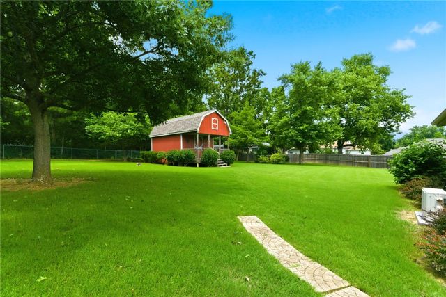2764 N Ashbrook Drive, Fayetteville, AR 72703