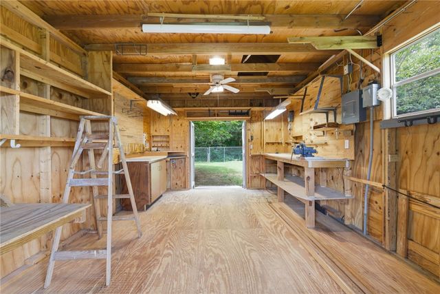 2764 N Ashbrook Drive, Fayetteville, AR 72703