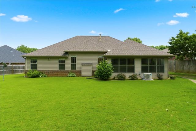 2764 N Ashbrook Drive, Fayetteville, AR 72703