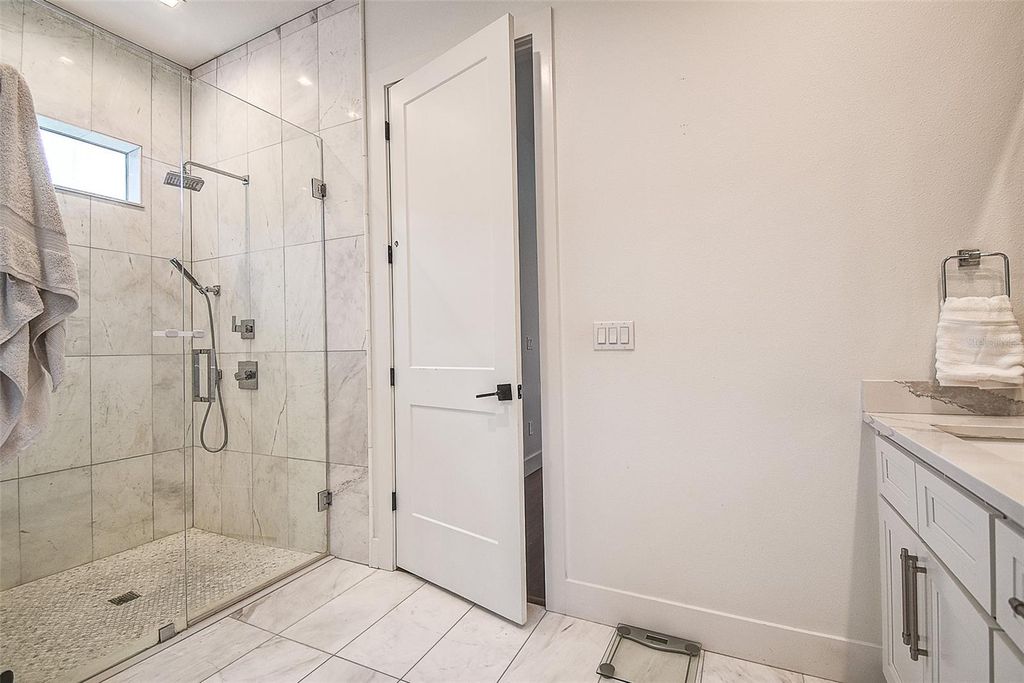 Image 20 of property listing at 3311 W PAUL AVENUE, Tampa, FL 33611