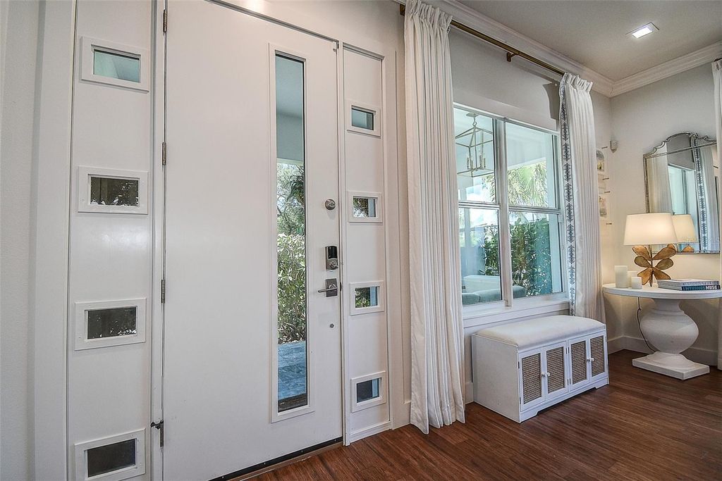 Image 3 of property listing at 3311 W PAUL AVENUE, Tampa, FL 33611