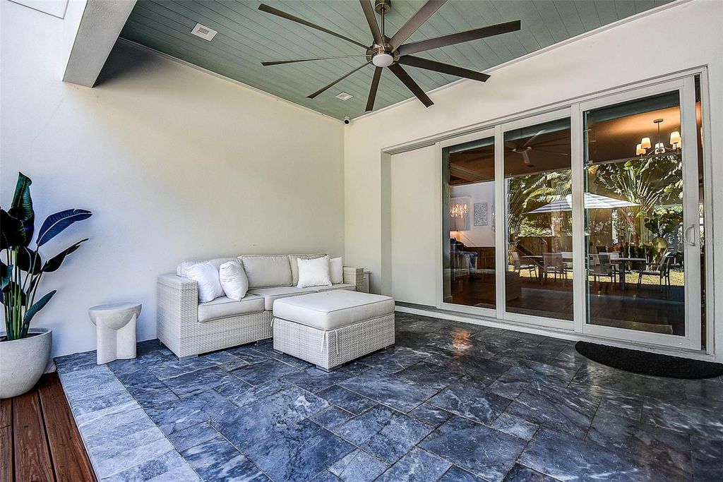 Image 23 of property listing at 3311 W PAUL AVENUE, Tampa, FL 33611