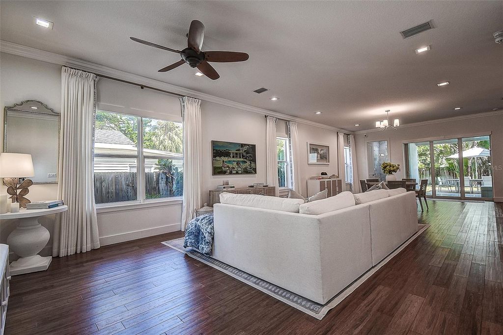 Image 4 of property listing at 3311 W PAUL AVENUE, Tampa, FL 33611