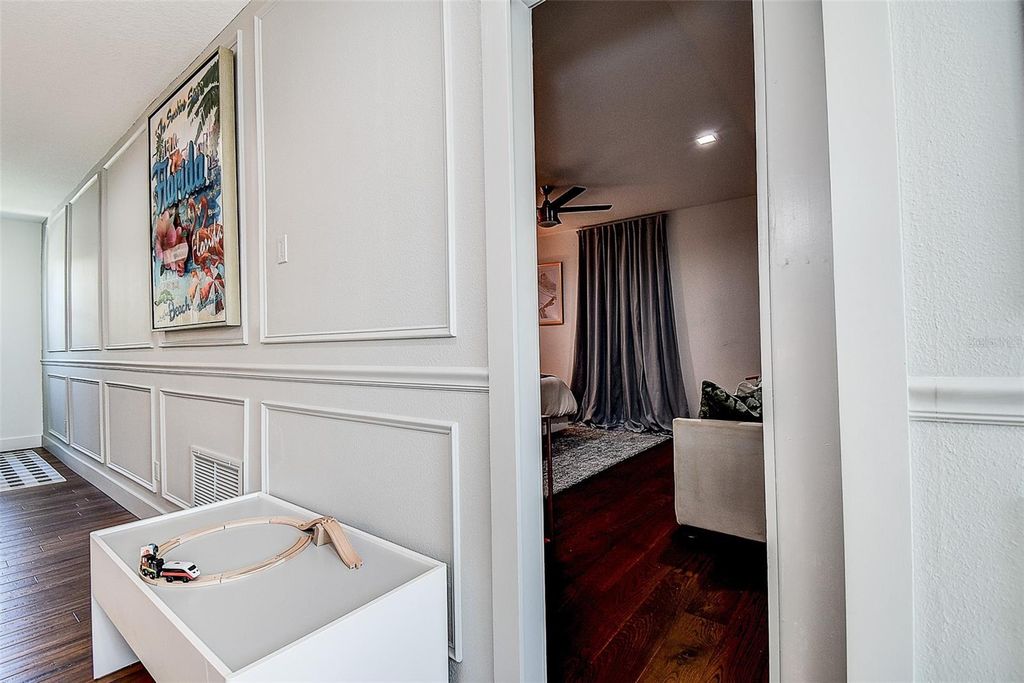 Image 37 of property listing at 3311 W PAUL AVENUE, Tampa, FL 33611