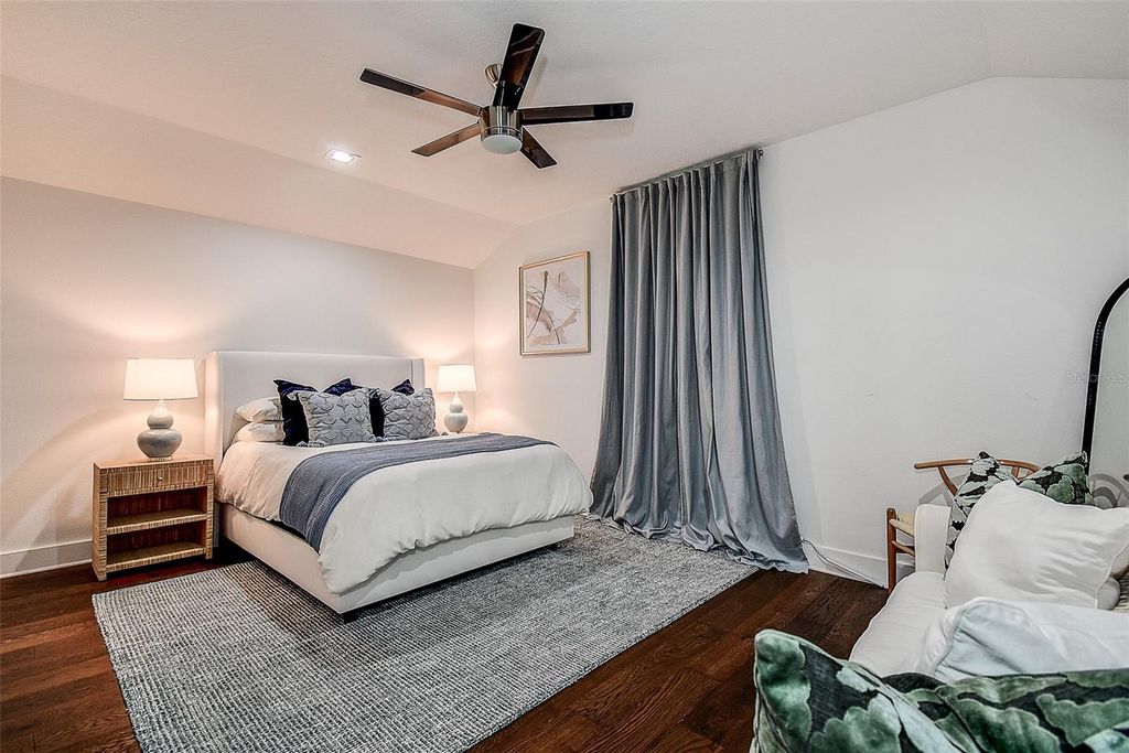 Image 38 of property listing at 3311 W PAUL AVENUE, Tampa, FL 33611