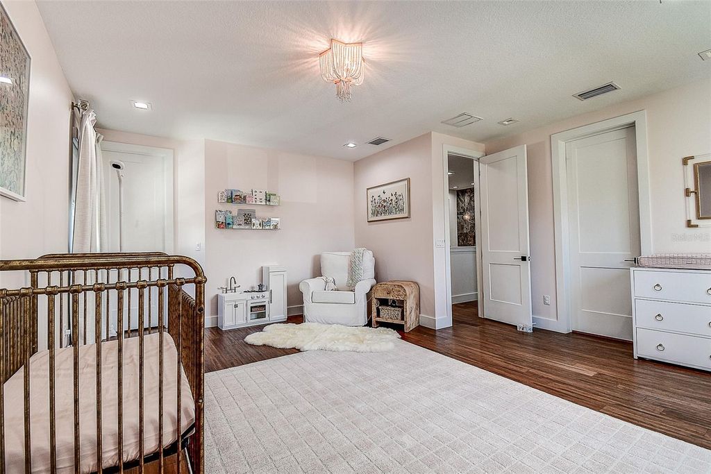 Image 45 of property listing at 3311 W PAUL AVENUE, Tampa, FL 33611