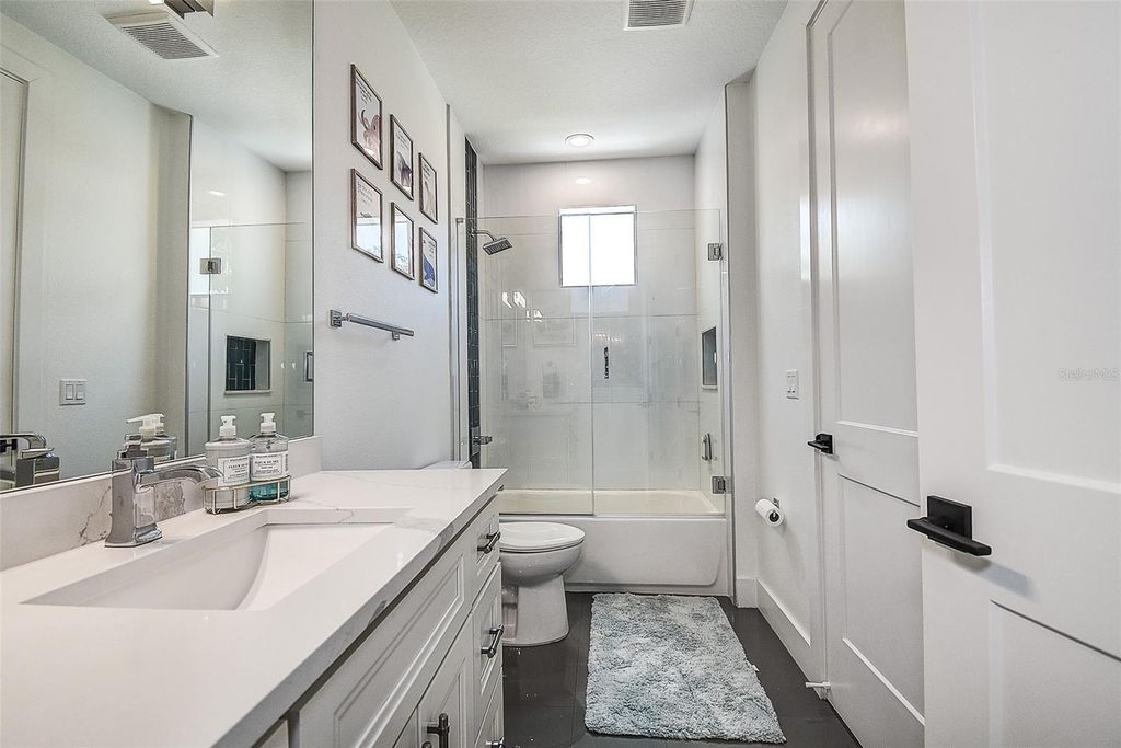 Image 47 of property listing at 3311 W PAUL AVENUE, Tampa, FL 33611