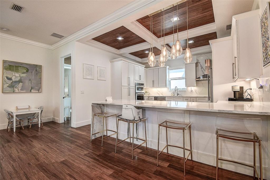 Image 7 of property listing at 3311 W PAUL AVENUE, Tampa, FL 33611