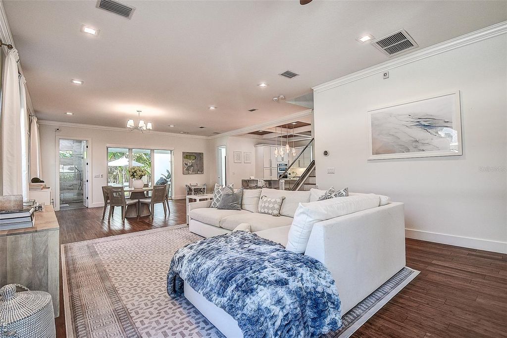 Image 8 of property listing at 3311 W PAUL AVENUE, Tampa, FL 33611