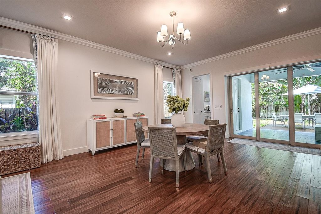 Image 9 of property listing at 3311 W PAUL AVENUE, Tampa, FL 33611
