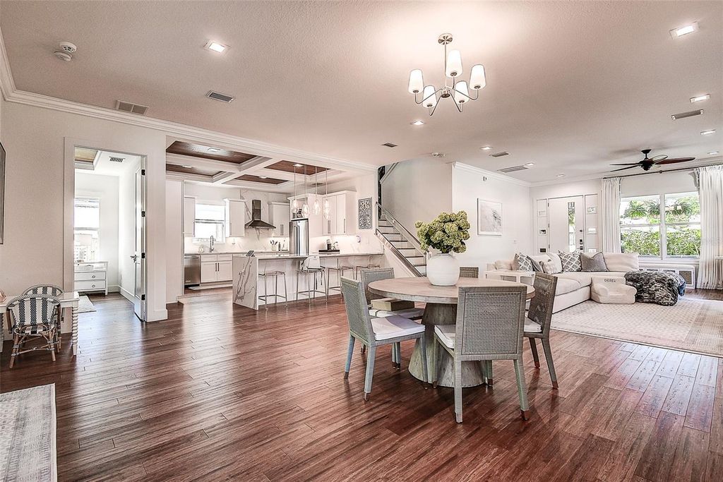 Image 10 of property listing at 3311 W PAUL AVENUE, Tampa, FL 33611