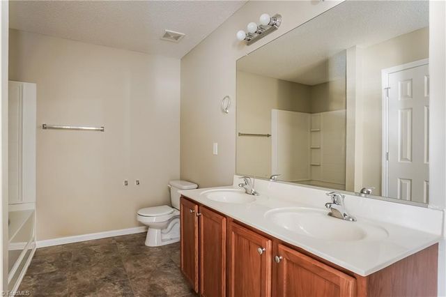5039 Liberty Hall Circle, Winston-salem, NC 27106
