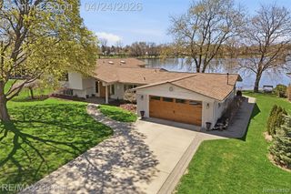 547 Deer Run, White Lake Charter Township, MI 48386