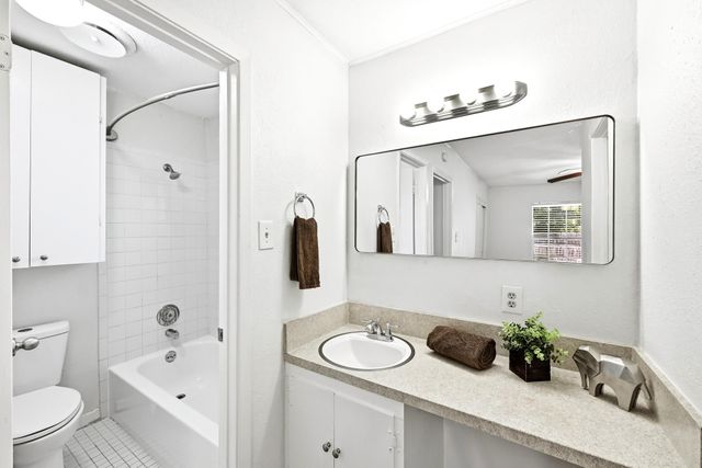 8204 Exmoor DR Unit B, Austin, TX 78757