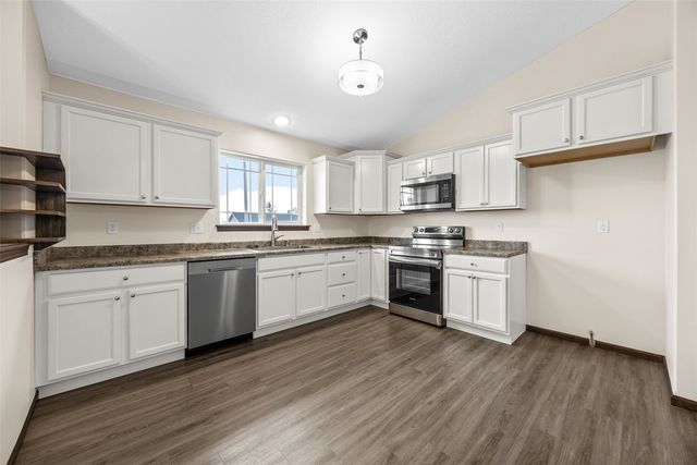 2012 SW Holly Meadow Avenue, Cedar Rapids, IA 52404