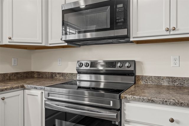2012 SW Holly Meadow Avenue, Cedar Rapids, IA 52404
