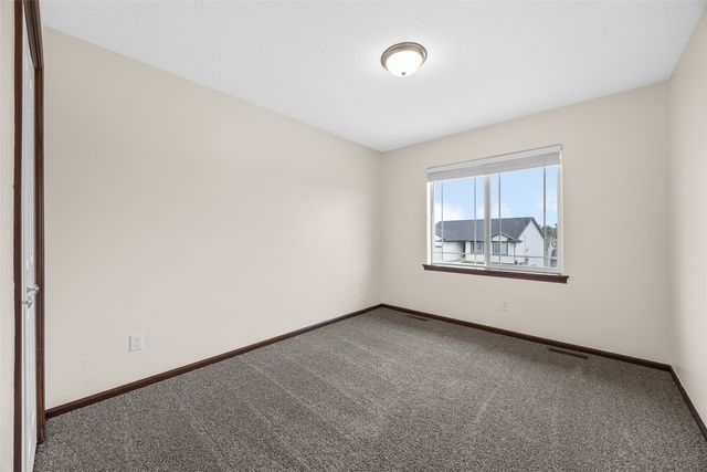 2012 SW Holly Meadow Avenue, Cedar Rapids, IA 52404