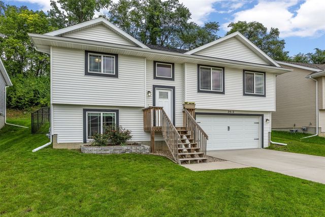 2012 SW Holly Meadow Avenue, Cedar Rapids, IA 52404