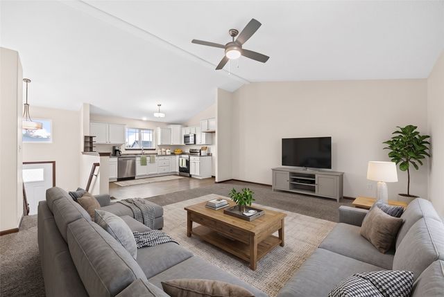 2012 SW Holly Meadow Avenue, Cedar Rapids, IA 52404