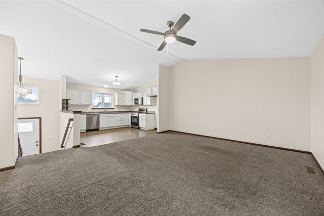 2012 SW Holly Meadow Avenue, Cedar Rapids, IA 52404