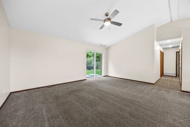 2012 SW Holly Meadow Avenue, Cedar Rapids, IA 52404