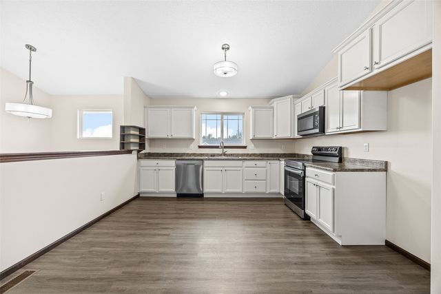 2012 SW Holly Meadow Avenue, Cedar Rapids, IA 52404