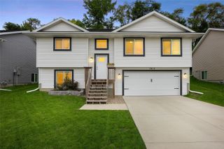 2012 SW Holly Meadow Avenue, Cedar Rapids, IA 52404