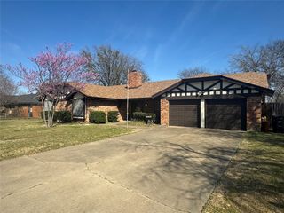 202 Westmeadow Drive, Cleburne, TX 76033