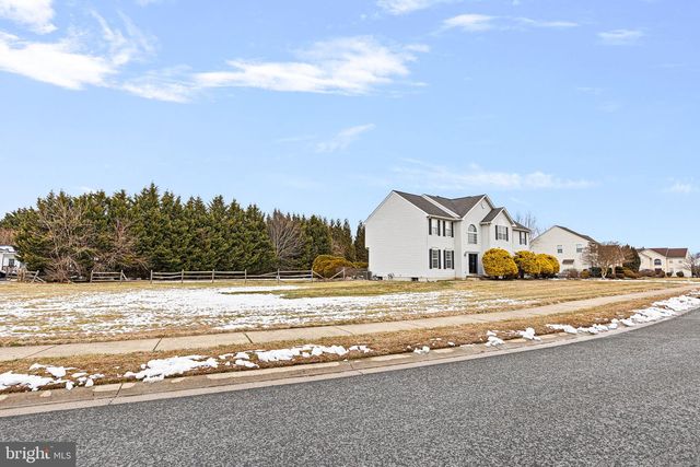 205 E HARVEST DR, New Castle, DE 19720