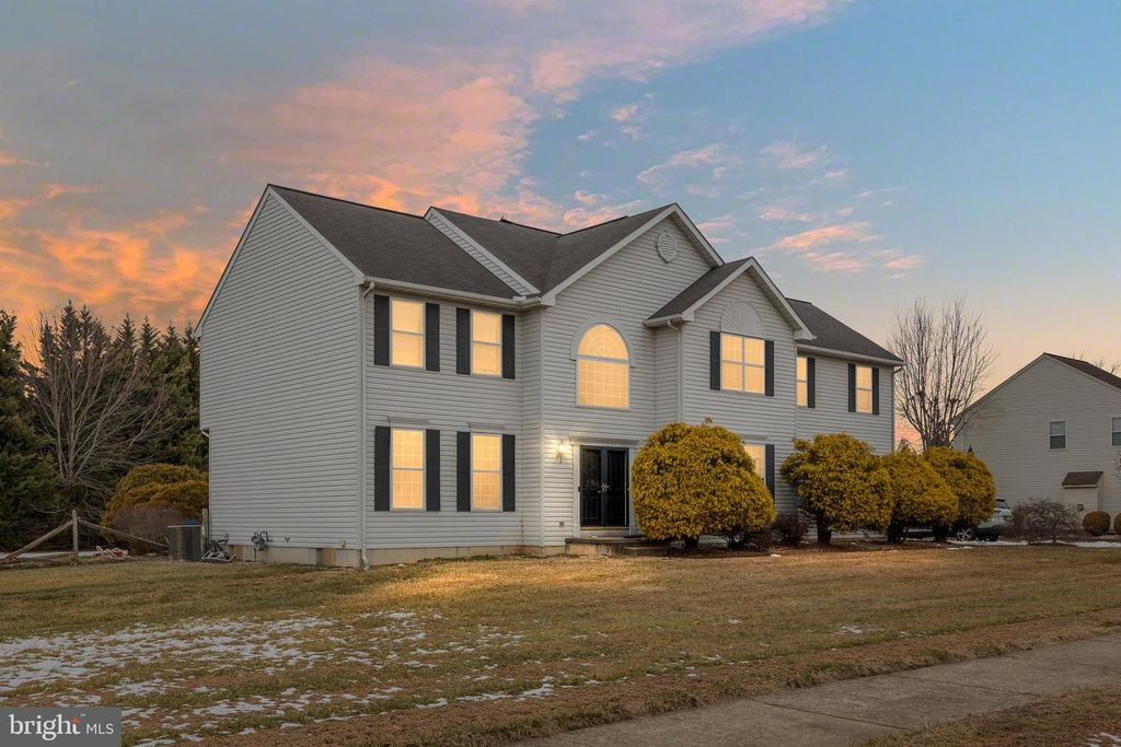 205 E HARVEST DR, New Castle, DE 19720