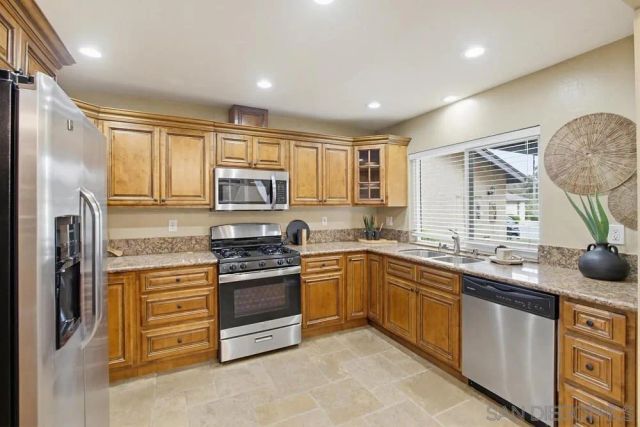 10261 Caminito Agadir, San Diego, CA 92131