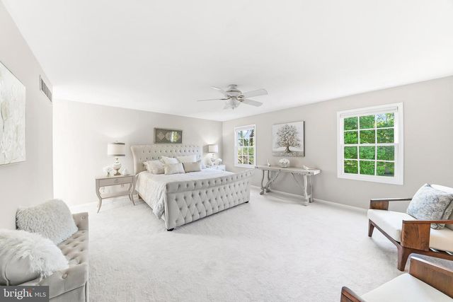 286 HICKORY DR, Kennett Square, PA 19348