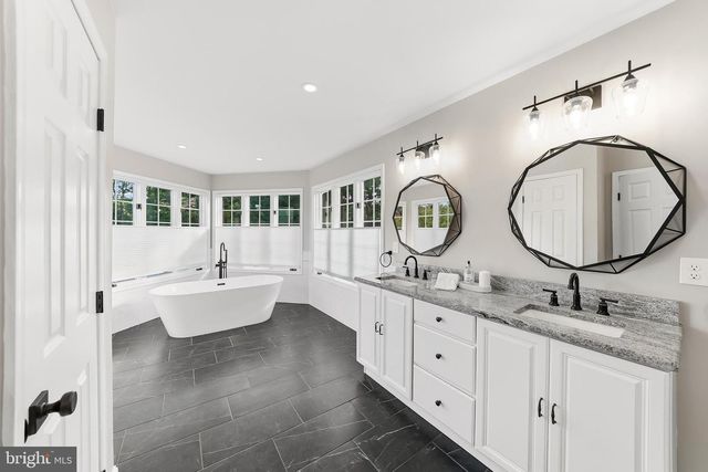 286 HICKORY DR, Kennett Square, PA 19348