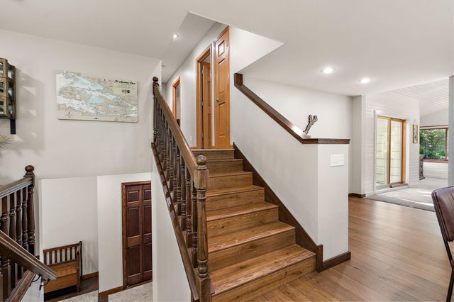 1419 Three Oaks Avenue, Maple Plain, MN 55359