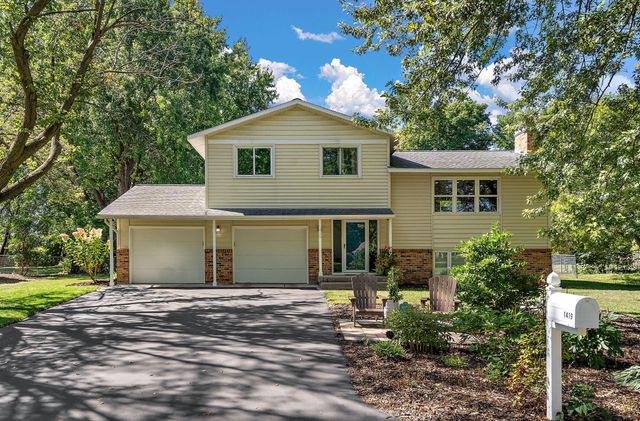 1419 Three Oaks Avenue, Maple Plain, MN 55359