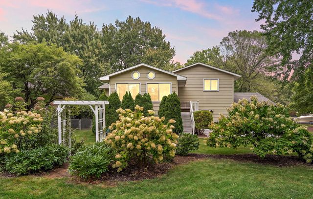 1419 Three Oaks Avenue, Maple Plain, MN 55359