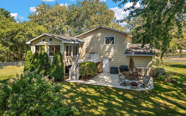 1419 Three Oaks Avenue, Maple Plain, MN 55359