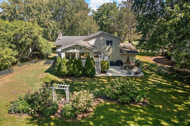 1419 Three Oaks Avenue, Maple Plain, MN 55359