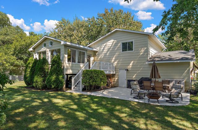 1419 Three Oaks Avenue, Maple Plain, MN 55359