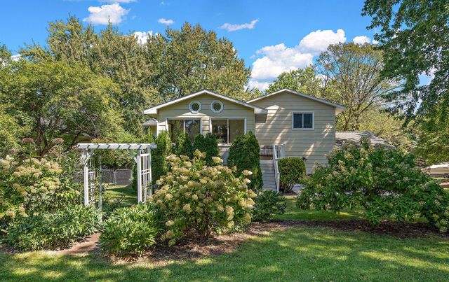 1419 Three Oaks Avenue, Maple Plain, MN 55359