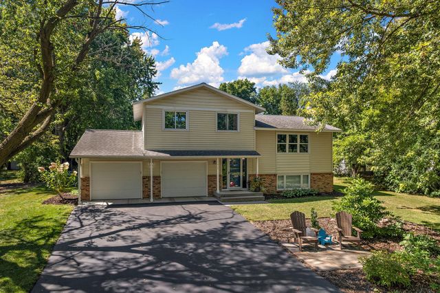 1419 Three Oaks Avenue, Maple Plain, MN 55359