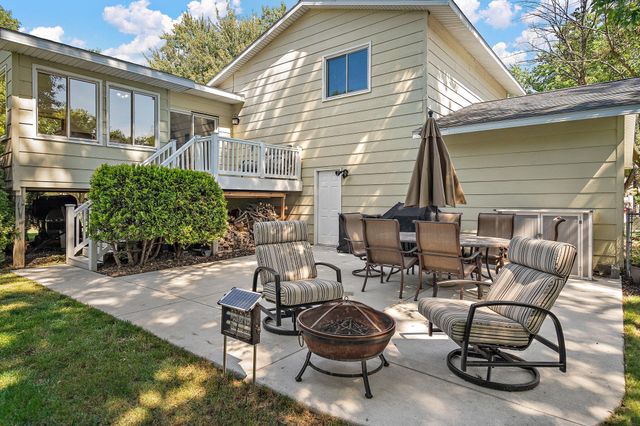 1419 Three Oaks Avenue, Maple Plain, MN 55359