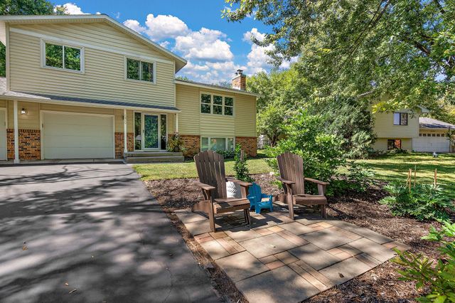1419 Three Oaks Avenue, Maple Plain, MN 55359