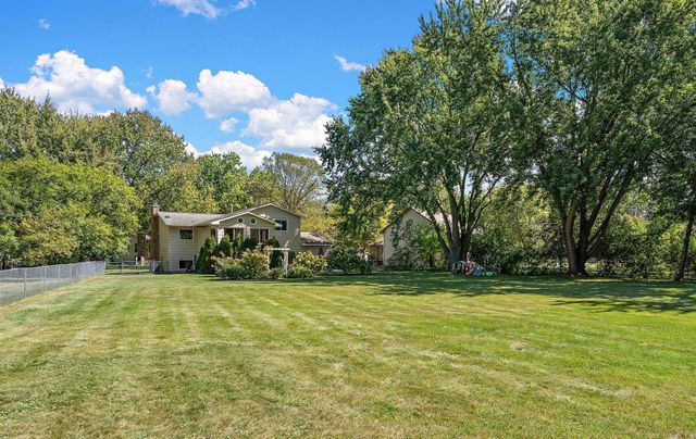 1419 Three Oaks Avenue, Maple Plain, MN 55359