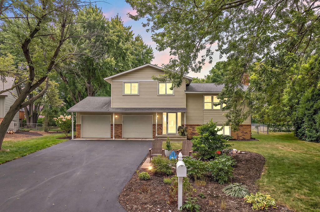 1419 Three Oaks Avenue, Maple Plain, MN 55359 — exterior