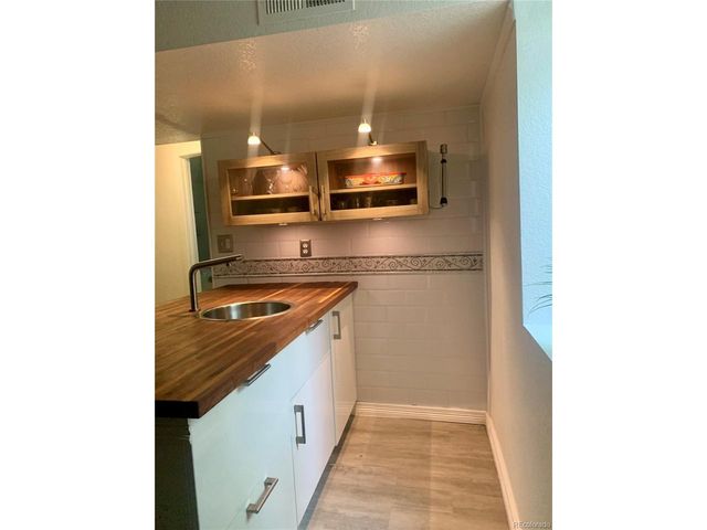 8266 S Logan Ct, Littleton, CO 80122