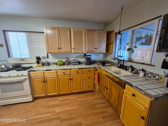 216 S 6th Avenue, Safford, AZ 85546
