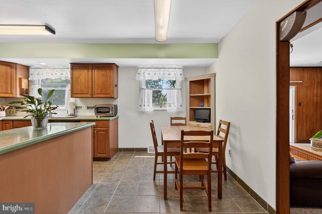712 MEADOWLARK RD, Norristown, PA 19403